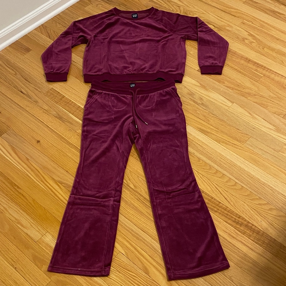 Woman’s Velour Gap Lounge Set